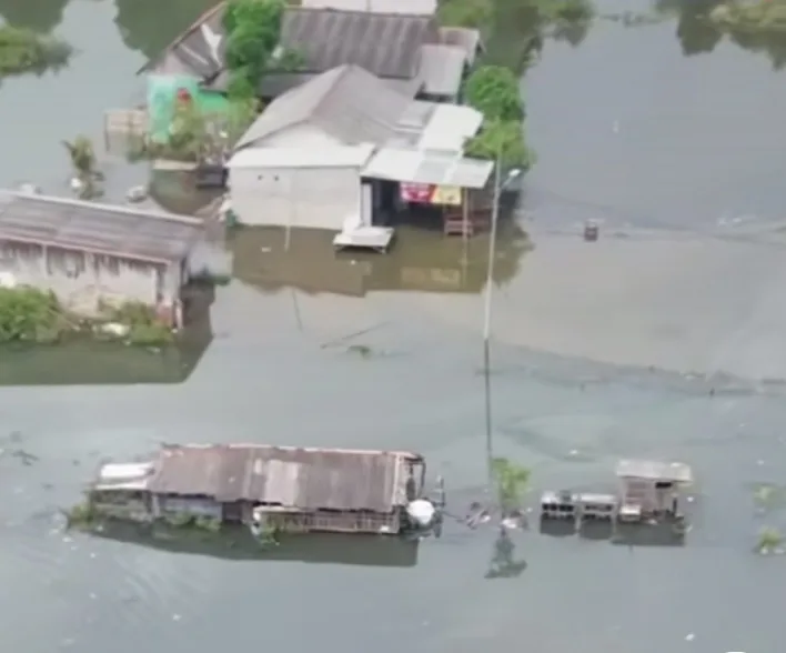 Gambar Tampak Banjir rob menerjang kawasan pesisir Jakarta. (Foto: Istimewa)