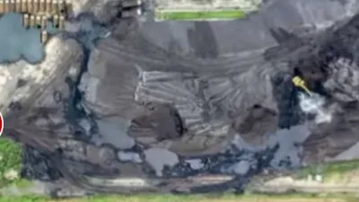 Gambar Ilustrasi Drone kondisi Situs Candi Muaro Jambi dan tampak dikelilingi stokfile Tambang di sekitarnya ( Dok Photo Tangkapan Layar Redaksi)