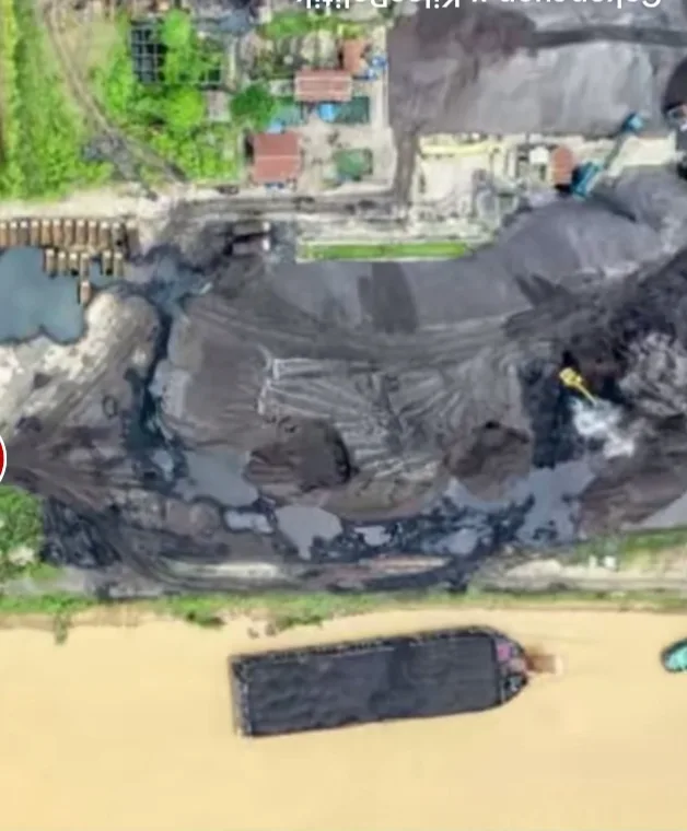 Gambar Ilustrasi Drone kondisi Situs Candi Muaro Jambi dan tampak dikelilingi stokfile Tambang di sekitarnya ( Dok Photo Tangkapan Layar Redaksi)