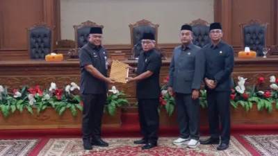 Budhi Hartono, menghadiri Rapat Paripurna DPRD Kabupaten Muaro Jambi dalam rangka penyampaian hasil reses Masa Sidang I DPRD Kabupaten Muaro Jambi. Kegiatan tersebut digelar di Ruang Sidang Utama DPRD Kabupaten Muaro Jambi
