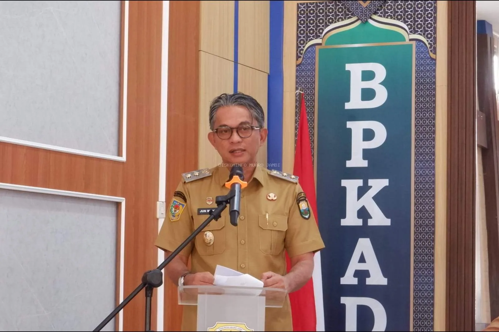Wakil Bupati Muaro Jambi, Junaidi Mahir, secara resmi membuka kegiatan Sosialisasi Sistem Pengendalian Intern Pemerintah (SPIP) dan Manajemen Risiko yang digelar di Gedung Pertemuan BPKAD Kabupaten Muaro Jambi, ( Dok Diskominfo).