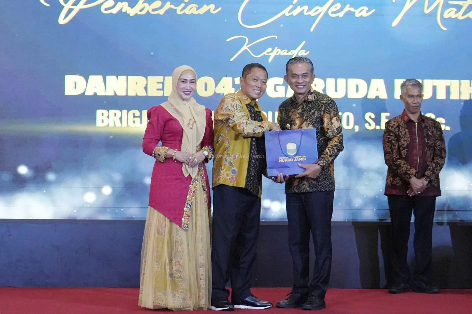 Wakil Bupati Muaro Jambi, Junaidi Mahir, menghadiri acara lepas sambut Komandan Korem (Danrem) 042/Garuda Putih (Gapu) Jambi yang digelar di Auditorium Rumah Dinas Gubernur Jambi