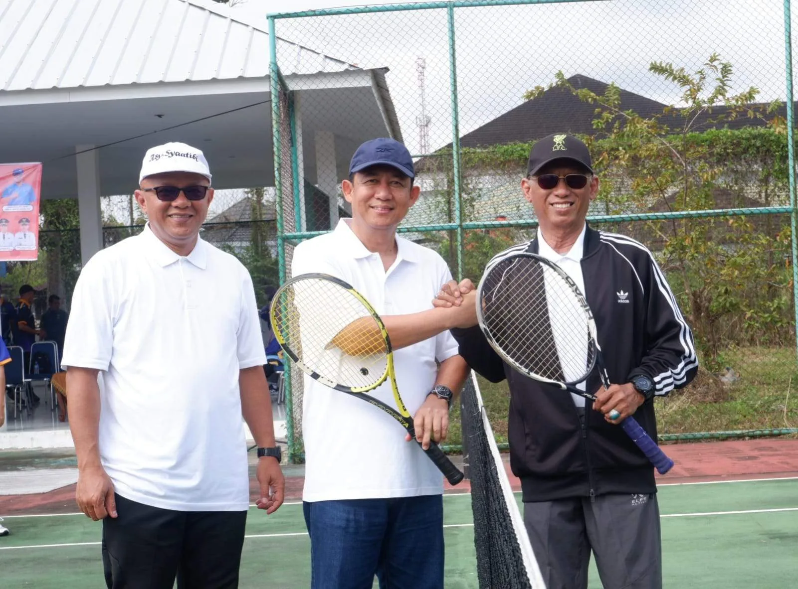 Bupati Muaro Jambi Menghadiri Acara pembukaan Seleksi Tenis Lapangan Se-provinsi Jambi Piala Ketua MA 2026,Kegiatan tersebut berlangsung di Lapangan Pelti Sengeti ( dok Diskominfo ).