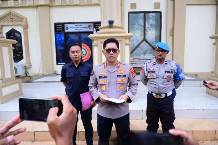 Kombes Erlan Munaji saat jumpa Pers terkait Mobil Mitsubishi Pajero Sport menyeruduk enam motor dan kemudian menerobos pagar Markas Kepolisian Daerah (Mapolda) Jambi, ( Dok Humas Polda).