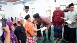Wakil Bupati Muaro Jambi Serahkan Santunan untuk 100 Anak Yatim di Mendalo Darat