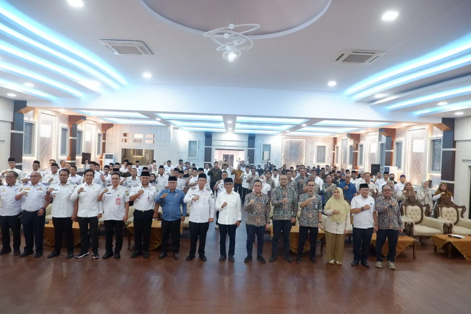Bupati Muaro Jambi, Dr. Bambang Bayu Suseno (BBS), menekankan pentingnya sinergi antara pemerintah pusat dan daerah guna mempercepat pembangunan infrastruktur di Kabupaten Muaro Jambi.