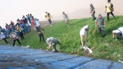 Wabup Junaidi Mahir Pimpin Gotong Royong Bersihkan Pasar Sengeti dan DAS Batanghari