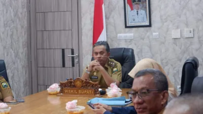 Rapat Koordinasi (Rakor) Pengendalian Inflasi Daerah yang dirangkaikan dengan Evaluasi Dukungan Pemerintah Daerah terhadap Program 3 Juta Rumah. Kegiatan ini digelar secara virtual melalui Zoom Meeting dan berlangsung di ruang rapat Sekda Muaro Jambi,