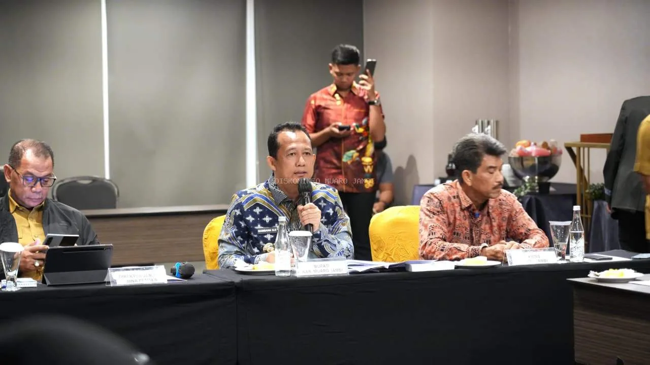 Bupati Muaro Jambi, Dr. Bambang Bayu Suseno, menghadiri acara Expose 4 Desa Persiapan menjadi Desa Definitif Kabupaten Muaro Jambi Tahun 2026 yang digelar di Gedung Direktorat Jenderal Bina Pemerintahan Desa