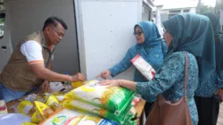 Wakil Ketua II TP PKK Muaro Jambi Tinjau Gerakan Pangan Murah di Kumpeh Ulu, Sambut Ramadan 1447 H