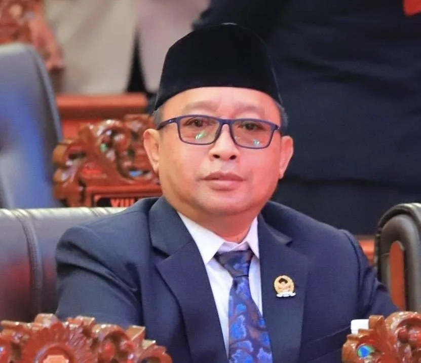 Anggota DPRD Muaro Jambi Sartono BE Kondisi bangunan sekolah dasar di Desa Tanjung Lebar yang dinilai tidak layak untuk kegiatan belajar-mengajar.