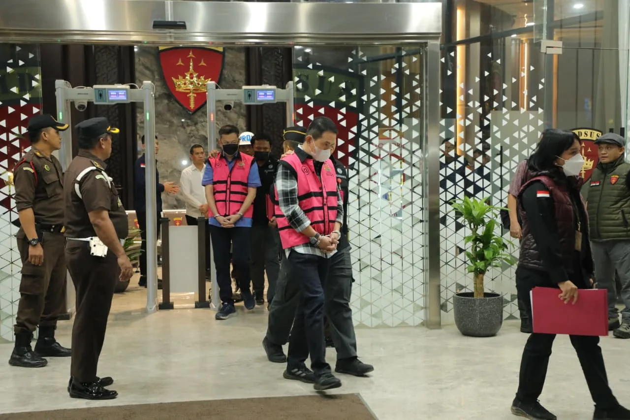 Agung Republik Indonesia mengungkap dugaan tindak pidana korupsi dalam tata kelola ekspor Crude Palm Oil (CPO) dan produk turunannya sepanjang periode 2022 hingga 2024.