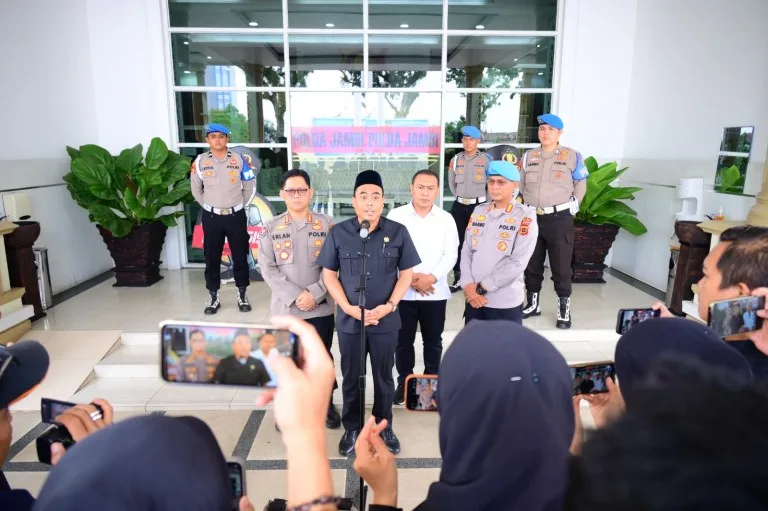 Perwakilan Komisi I DPRD Kota Jambi mendatangi Polda Jambi Terkait Kasus Asusila yang diduga dilakukan oleh Oknum Polisi, di Polda Jambi ( Dok Redaksi ).