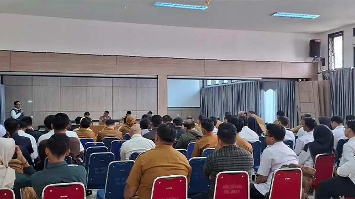 Pemerintah Kabupaten Muaro Jambi langsung menggelar rapat evaluasi menyeluruh dengan mengumpulkan seluruh Kepala SPPG se-Kabupaten Muaro Jambi. Rapat berlangsung di Ruang Ridan, Kantor Bupati Muaro Jambi ( Dok Diskominfo).
