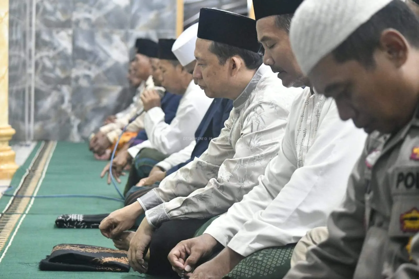 Bupati Muaro Jambi, Dr. Bambang Bayu Suseno, melaksanakan Safari Ramadhan 1447 H di Masjid Jami’atul Islamiyah, Desa Kebun IX, Kecamatan Sungai Gelam