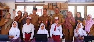 Wakil Bupati Muaro Jambi, Junaidi Mahir, turun langsung meninjau pelaksanaan Tes Kemampuan Akademik (TKA) jenjang Sekolah Dasar (SD) Tahun Ajaran 2026