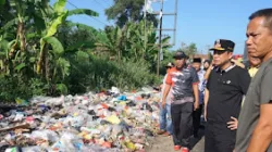 Bau Sampah Ganggu SMPN 7, Bupati Muaro Jambi Turun Langsung Bersihkan TPS Ilegal di Mendalo Darat