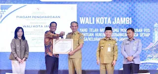 Penghargaan tersebut diserahkan langsung oleh Menteri Hukum RI, Supratman Andi Agtas, kepada Wakil Bupati Junaidi Mahir dalam sebuah seremoni yang berlangsung di Auditorium Rumah Dinas Gubernur Jambi