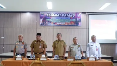 Wakil Bupati Muaro Jambi, Junaidi Mahir, didampingi Sekretaris Daerah Budhi Hartono, memimpin langsung Rapat Koordinasi (Rakor) Persiapan Menghadapi Bencana Karhutla yang digelar di Ruang Rapat Ridan