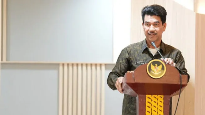 Raden Najmi, memberikan pandangan tegas terkait polemik banyaknya Pegawai Pemerintah dengan Perjanjian Kerja (PPPK) yang merangkap jabatan sebagai anggota Badan Permusyawaratan Desa (BPD).