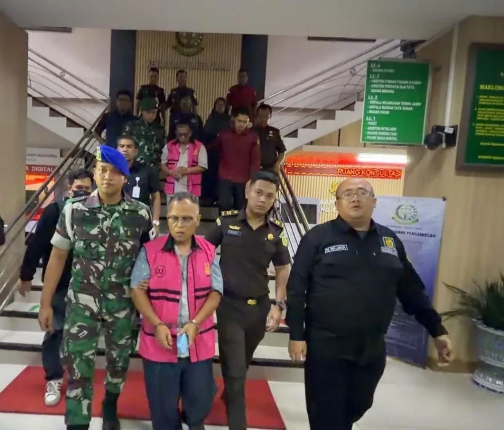 Kedua tersangka masing-masing berinisial AS dan MD, yang memiliki peran strategis dalam proses pengadaan lahan pada periode 2019 hingga 2022.