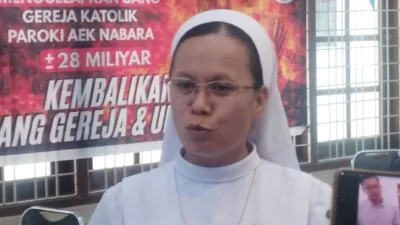 Suster Natalia Situmorang, mengungkap kronologi awal kecurigaan hingga terbongkarnya dugaan praktik investasi fiktif yang melibatkan eks Kepala Kantor Kas bank BUMN Unit Aek Nabara