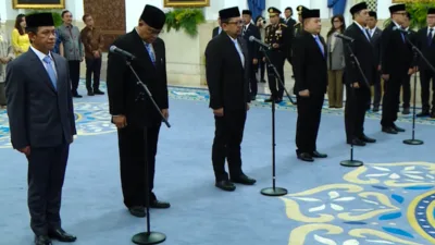 Presiden Prabowo Subianto resmi melantik enam pejabat baru dalam reshuffle kabinet, di Istana Negara
