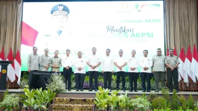 Dr. Bambang Bayu Suseno, S.P., M.M., M.Si., resmi mengemban amanah baru di tingkat nasional sebagai Wakil Ketua Wilayah Sumatera dalam jajaran Pengurus Asosiasi Kabupaten Penghasil Sawit Indonesia (AKPSI) masa bakti 2025–2030.