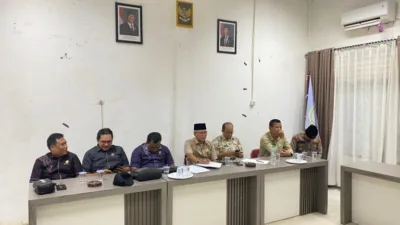 Ketua DPRD Kabupaten Muaro Jambi, Aidi Hatta, meluapkan kekecewaan mendalam terhadap rendahnya kepedulian perusahaan di Kecamatan Sungai Gelam.
