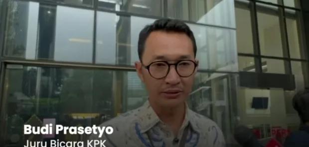 Juru Bicara KPK, Budi Prasetyo, menyampaikan bahwa penggeledahan dilakukan sebagai bagian dari pendalaman penyidikan terhadap kasus yang sebelumnya telah menyeret Bupati Bekasi nonaktif Ade Kuswara Kunang