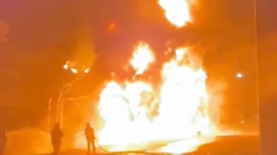 Peristiwa kebakaran terjadi sekitar pukul 01.42 WIB. Api tiba-tiba muncul dari salah satu bagian kendaraan dan dengan cepat membesar hingga melalap seluruh badan truk.