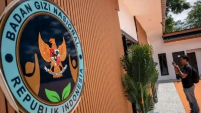 Publik mempertanyakan sejumlah pos belanja bernilai miliaran rupiah, mulai dari pengadaan tablet hingga semir sepatu, yang dinilai tidak berkaitan langsung dengan pemenuhan gizi masyarakat.