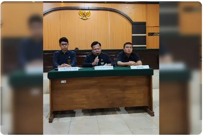 Dalam konferensi pers, Juru Bicara PN Tais, Rohmat, didampingi Humas dan PPID, menyampaikan klarifikasi resmi dengan membacakan pernyataan dari hakim yang bersangkutan sekaligus sikap institusi terhadap pemberitaan tersebut.