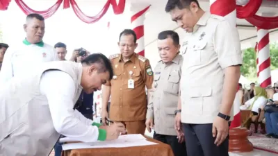 Wamentan RI Sudaryono Melantik Sutan Adil Hendra sebagai Ketua HKTI Jambi Prosesi pelantikan yang berlangsung di Kompleks Perkantoran Bupati Muaro Jambi, Bukit Cinto Kenang, Sengeti