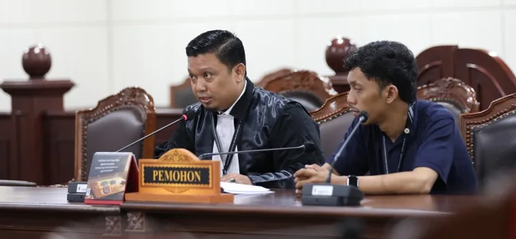 Seorang advokat, Viktor Santoso Tandiasa, mengajukan permohonan uji materiil terhadap Pasal 59 Undang-Undang Nomor 16 Tahun 2017 tentang Organisasi Kemasyarakatan (UU Ormas) ke Mahkamah Konstitusi (MK).