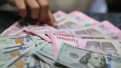 Berdasarkan data Refinitiv, rupiah dibuka melemah sebesar 0,09 persen ke level Rp17.110 per dolar AS. Posisi ini melanjutkan tren pelemahan pada perdagangan sebelumnya