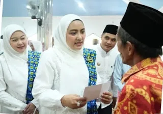 Ketua Badan Kontak Majelis Taklim (BKMT) Kabupaten Muaro Jambi, Ririn Novianty, menghadiri launching Pengajian Akbar BKMT tingkat Kecamatan Maro Sebo yang digelar di Masjid Baithussholihin