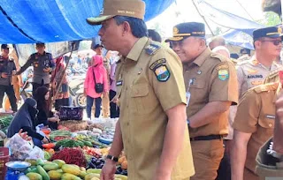 Sidak tersebut dilakukan untuk memastikan stabilitas harga serta ketersediaan bahan pokok menjelang Hari Raya Idul Adha 1447 Hijriah atau 2026 Masehi.