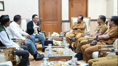 Bupati Muaro Jambi Dr Bambang Bayu Suseno, S.P., M.M., M.Si., bersama jajaran pimpinan PT Pegadaian di Ruang Kerja Bupati Muaro Jambi