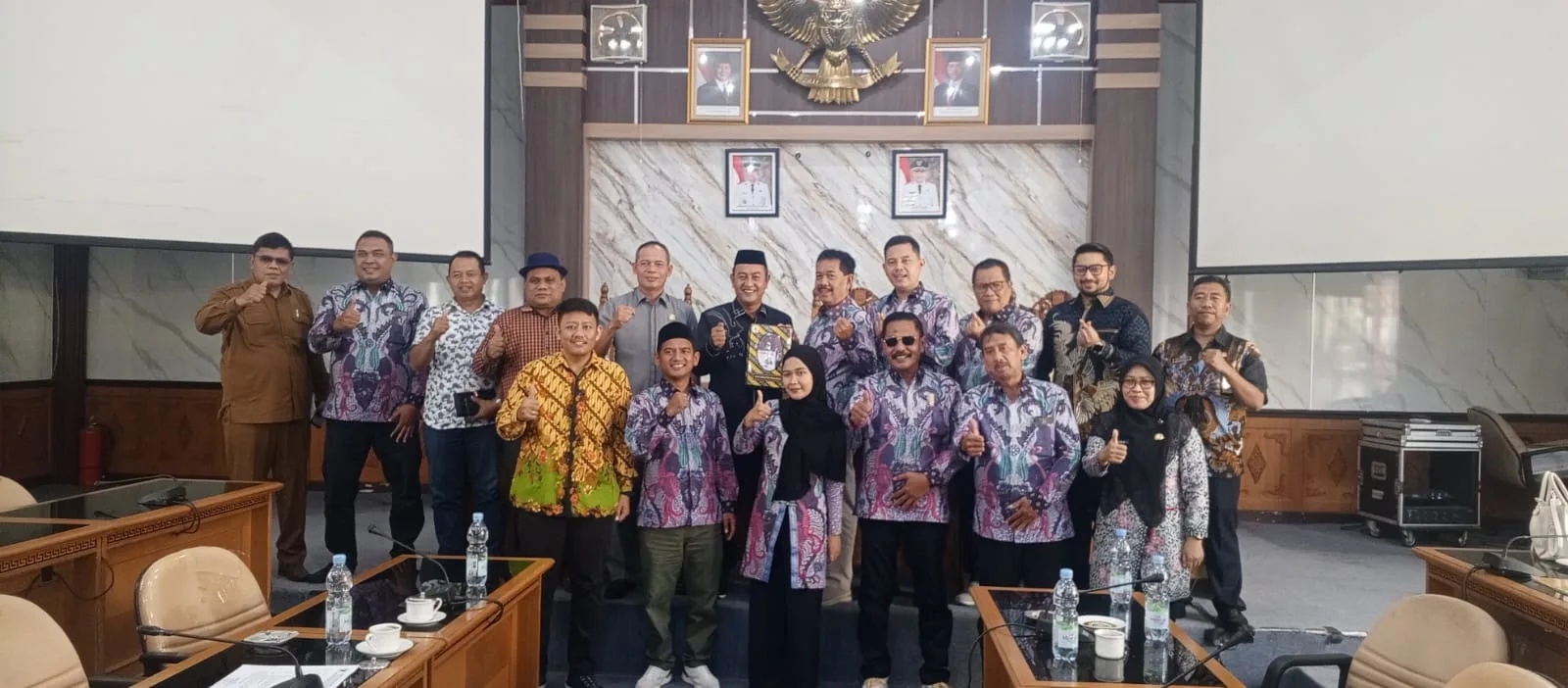 DPRD Kabupaten Muaro Jambi menerima kunjungan kerja Komisi A DPRD Kabupaten Pekalongan dalam rangka study komparasi terkait pengelolaan anggaran dan tata kelola Alat Kelengkapan Dewan (AKD)
