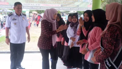 Ketua Kelompok Kerja (Pokja) Bunda PAUD Kabupaten Muaro Jambi, Novi Astrianti, S.E., secara resmi membuka kegiatan Gebyar PAUD Tingkat Kecamatan Sekernan Tahun 2026