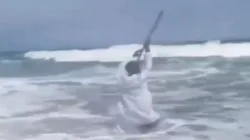 Viral Pria di Ghana Mengaku Dapat Wahyu Banjir Kiamat, Malah Terseret Ombak Saat Aksi di Laut