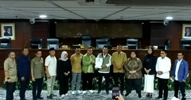 Sebanyak enam dari tujuh fraksi di DPRD Kaltim menyatakan setuju terhadap pengajuan hak angket terkait kebijakan Gubernur Kalimantan Timur Rudy Mas’ud dan Wakil Gubernur Seno Aji.