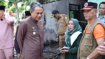 Wabup Junaidi Mahir Salurkan Bantuan, Soroti Minimnya Kesiapsiagaan Bencana di Mendalo Darat