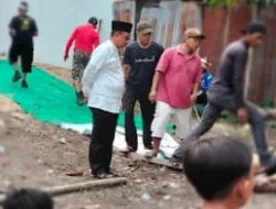 Ketua Golkar Muaro Jambi H. Asikin Serahkan Hewan Kurban untuk Warga Kasang Pudak