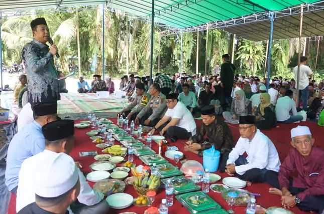 Bupati Muaro Jambi, Dr. Bambang Bayu Suseno, SP, MM, M.Si, secara resmi membuka rangkaian kegiatan adat Ngantar Kembang dan Sedekah Payo Turun ke Umo di Desa Danau Kedap,