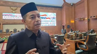 Anggota DPRD Muaro Jambi, Usman Khalik, mengkritik kinerja manajemen PDAM yang dinilai belum mampu memberikan kepastian distribusi air kepada masyarakat