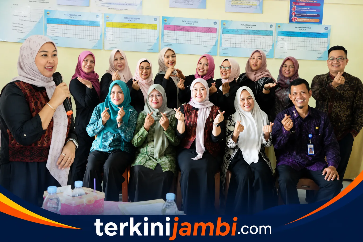 Wakil Ketua Tim Penggerak PKK Kabupaten Muaro Jambi, Novi Astrianti, secara resmi membuka kegiatan Pembinaan dan Supervisi TP PKK Kabupaten Muaro Jambi di Desa Talang Kerinci