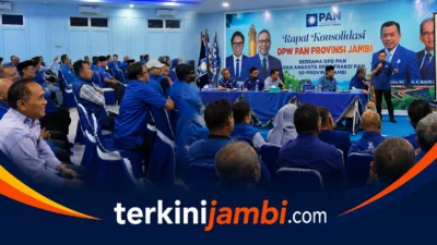 Anggota DPRD Kabupaten Muaro Jambi dari Fraksi Partai Amanat Nasional (PAN) menghadiri rapat konsolidasi bersama Dewan Pimpinan Daerah (DPD) PAN Provinsi Jambi.