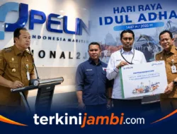 Bupati Muaro Jambi Terima Bantuan Dua Sapi Kurban dari Pelindo Regional II Jambi untuk Warga Muaro Kumpeh dan Talang Duku